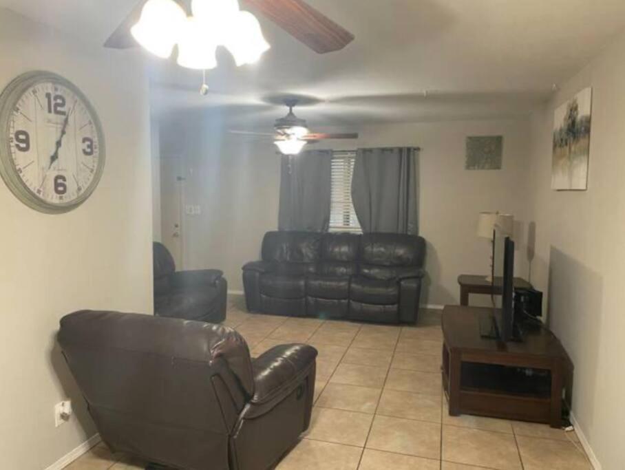 Great Getaway 2 Story Home! Harlingen Tx エクステリア 写真