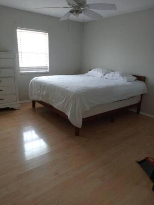 Great Getaway 2 Story Home! Harlingen Tx エクステリア 写真