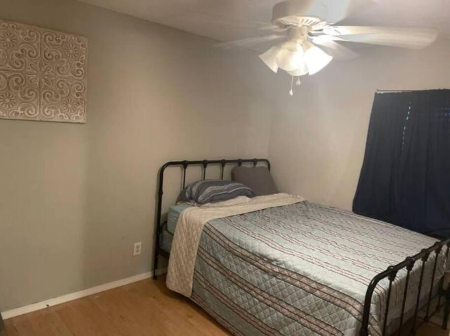 Great Getaway 2 Story Home! Harlingen Tx エクステリア 写真