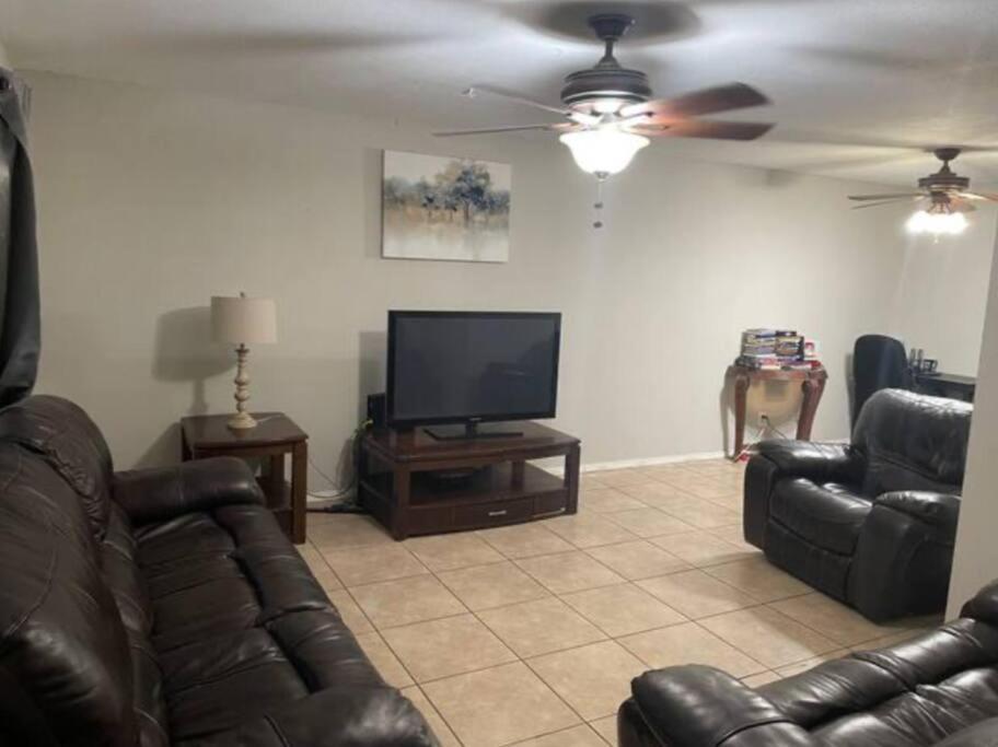 Great Getaway 2 Story Home! Harlingen Tx エクステリア 写真