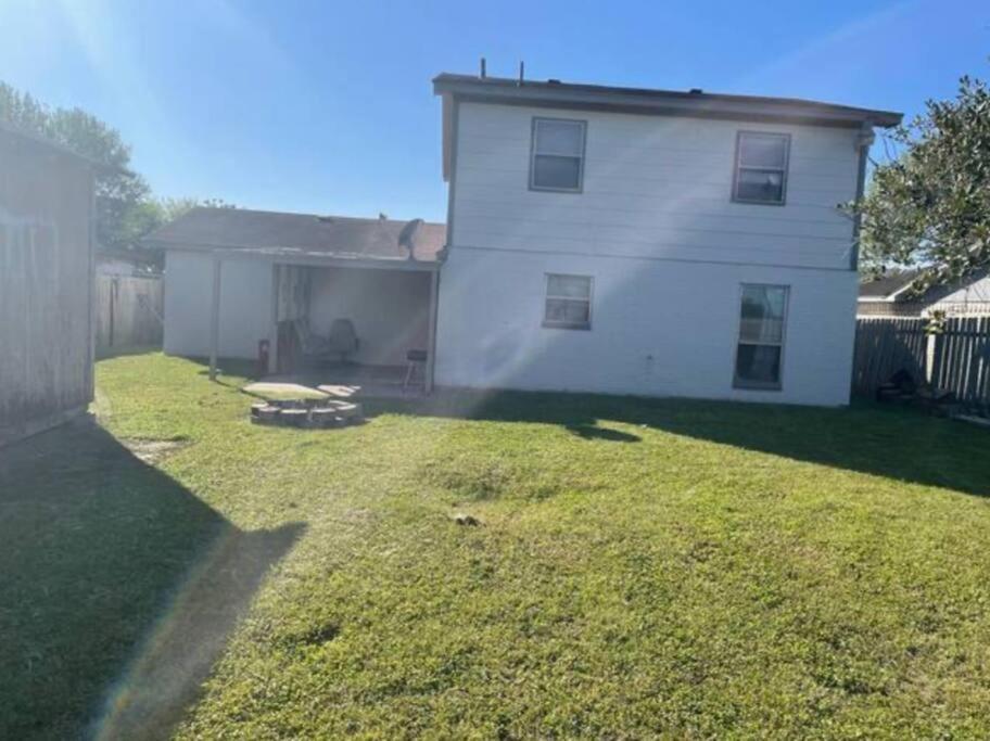 Great Getaway 2 Story Home! Harlingen Tx エクステリア 写真